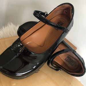 Patent leather Earth shoe